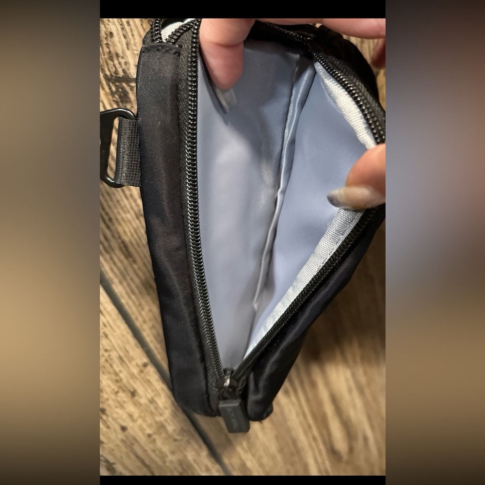 IHKWIP THE EVERYDAY ESSENTIALS CROSSBODY BAG - Picture 5 of 8